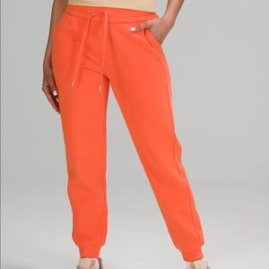 Lululemon Scuba High-Rise Jogger, Size 8, Warm Coral